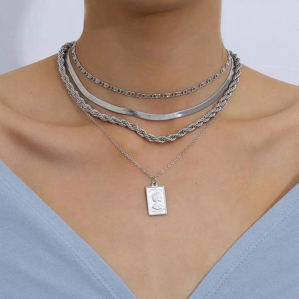 Queening on 1000 Multi Chain Necklace Set